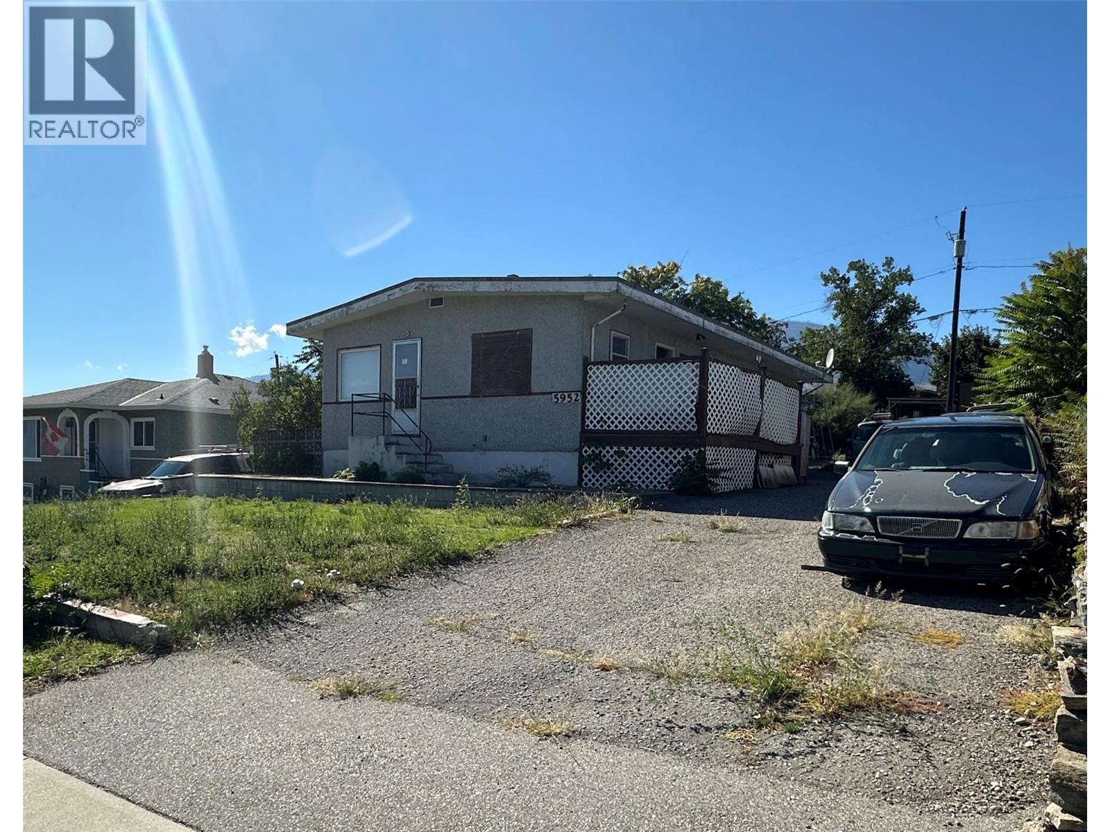 5952 Okanagan Street, Oliver, British Columbia  V0H 1T0 - Photo 1 - 10400078