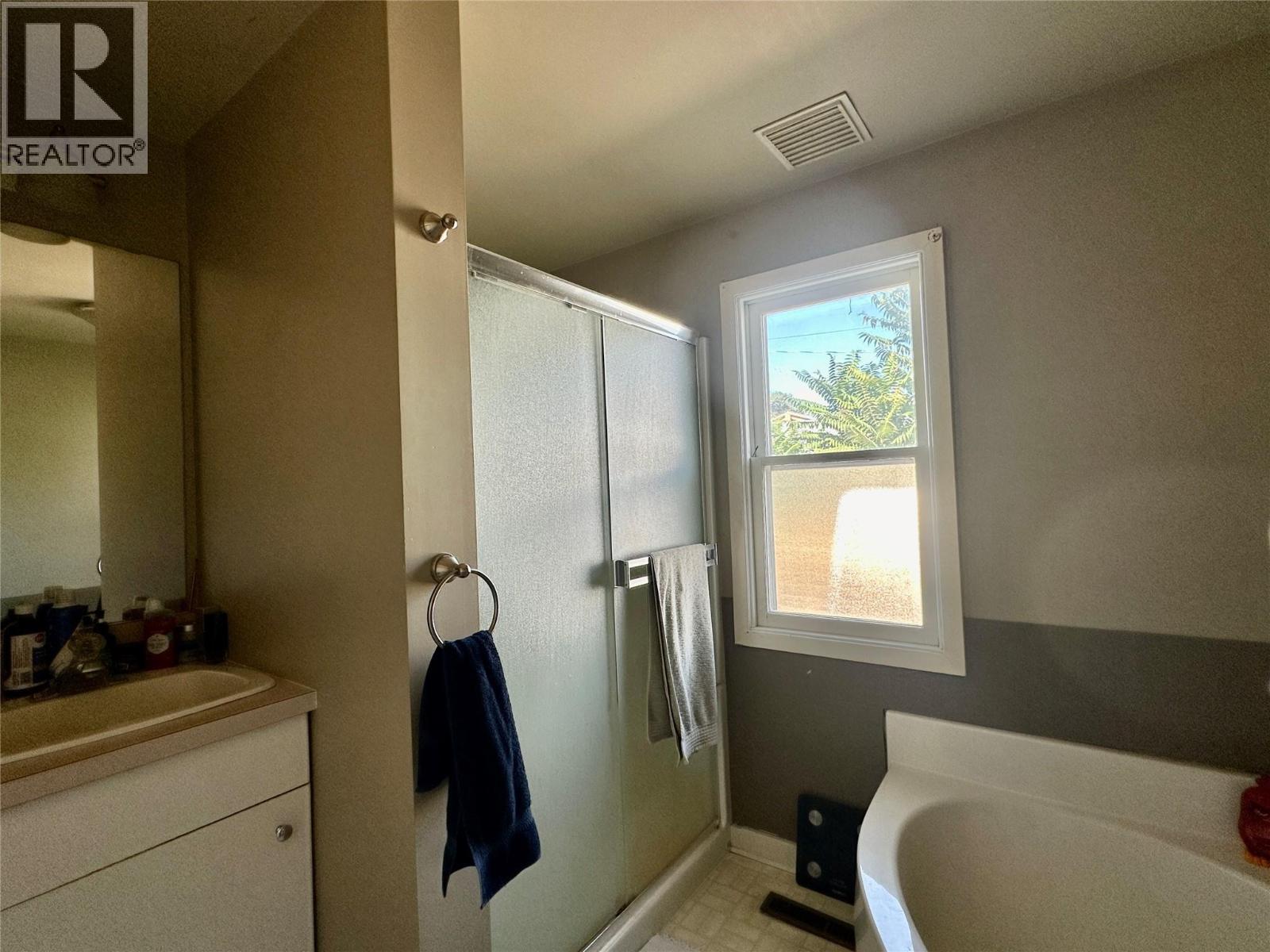 5952 Okanagan Street, Oliver, British Columbia  V0H 1T0 - Photo 9 - 10400078