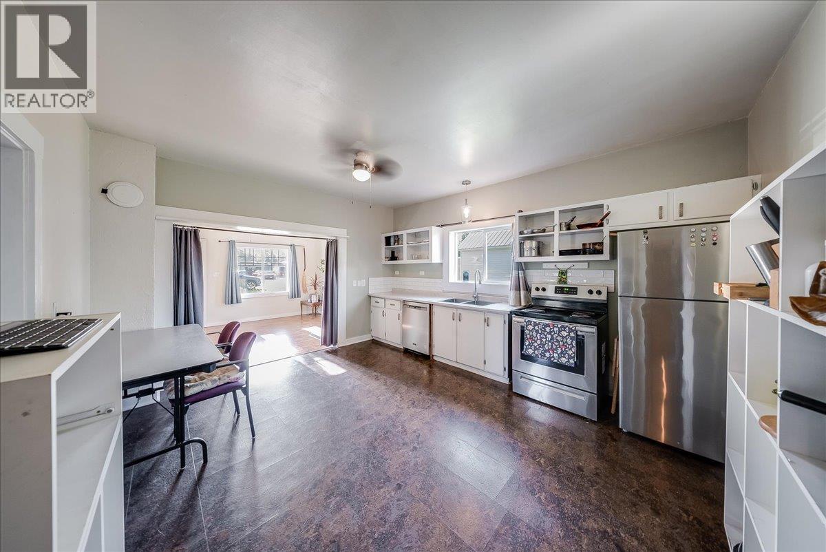 514 Davies Avenue, Salmo, British Columbia  V0G 1Z0 - Photo 19 - 10402583