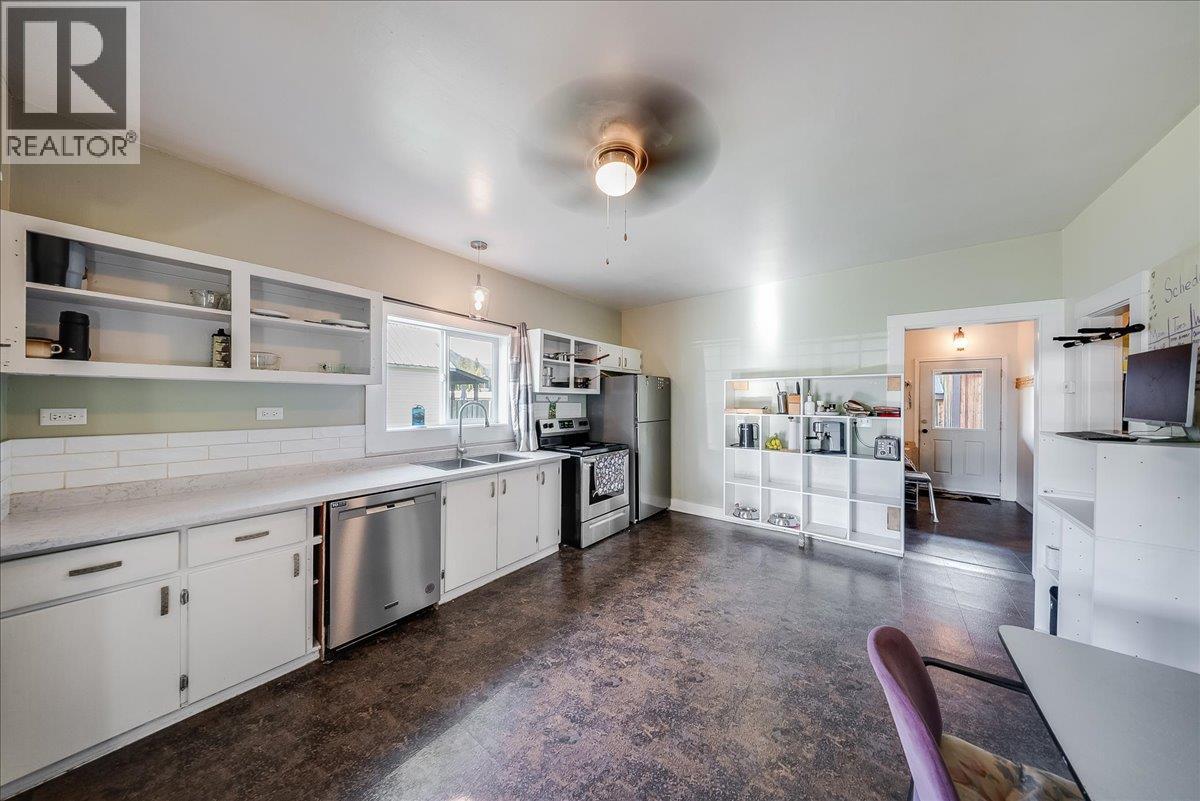 514 Davies Avenue, Salmo, British Columbia  V0G 1Z0 - Photo 21 - 10402583
