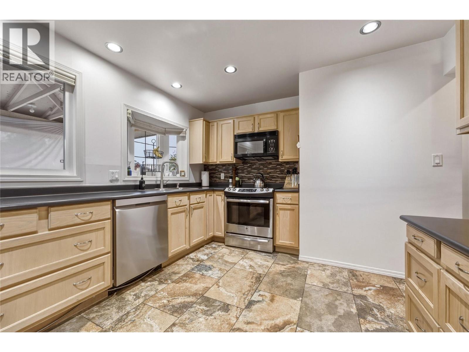 1206 39b Avenue, Vernon, British Columbia  V1T 7K4 - Photo 11 - 10402747