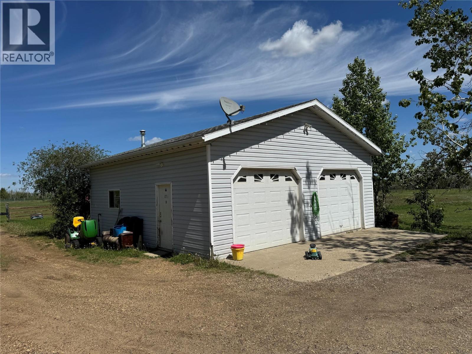 3074 208 Road, Dawson Creek, British Columbia  V1G 0C3 - Photo 2 - 10402653