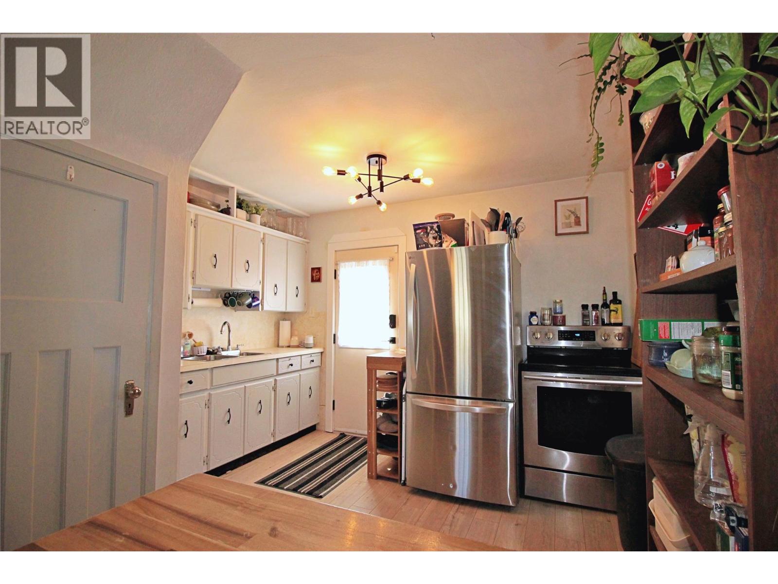 865 Kipling Street, Warfield, British Columbia  V1R 2A5 - Photo 5 - 10402746