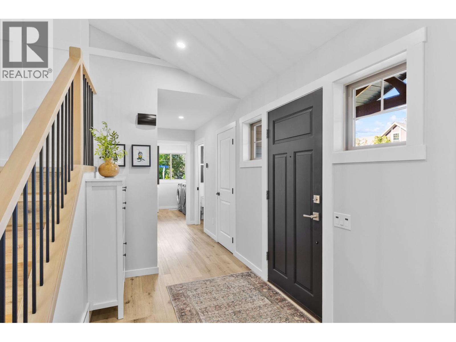 905 Paret Crescent, Kelowna, British Columbia  V1W 4X8 - Photo 12 - 10402275