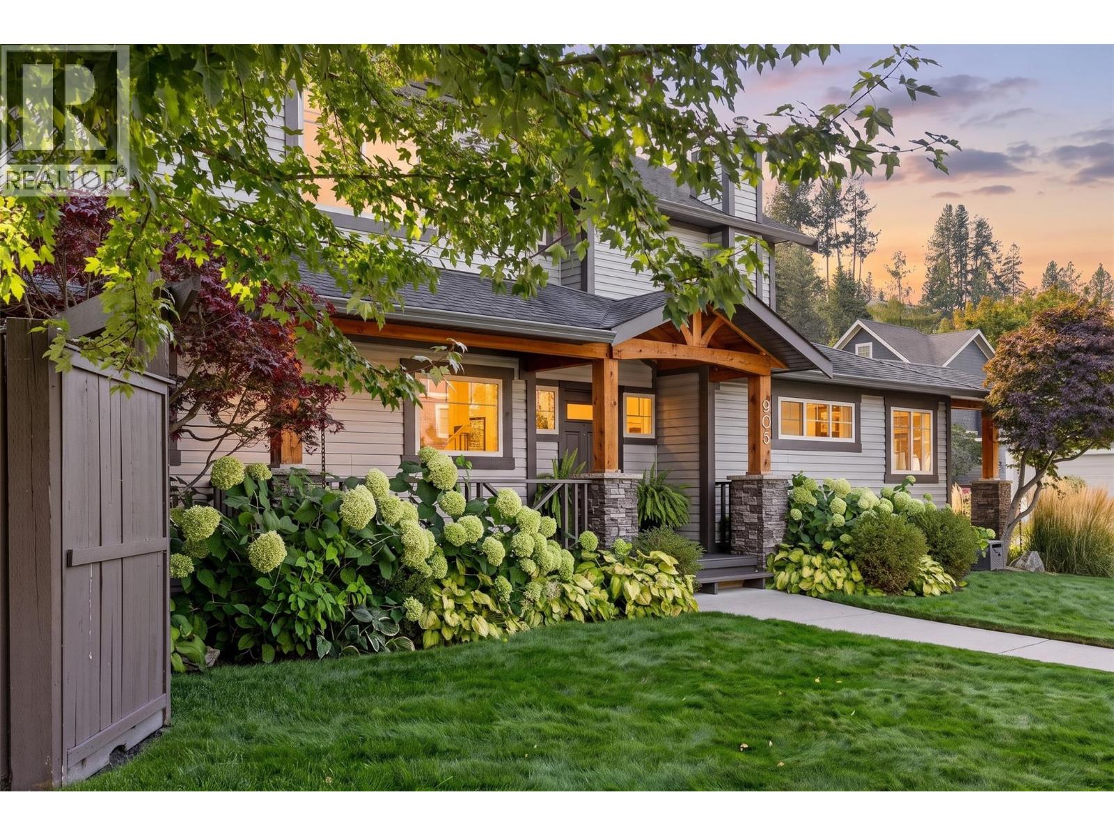905 Paret Crescent, Kelowna, British Columbia  V1W 4X8 - Photo 3 - 10402275