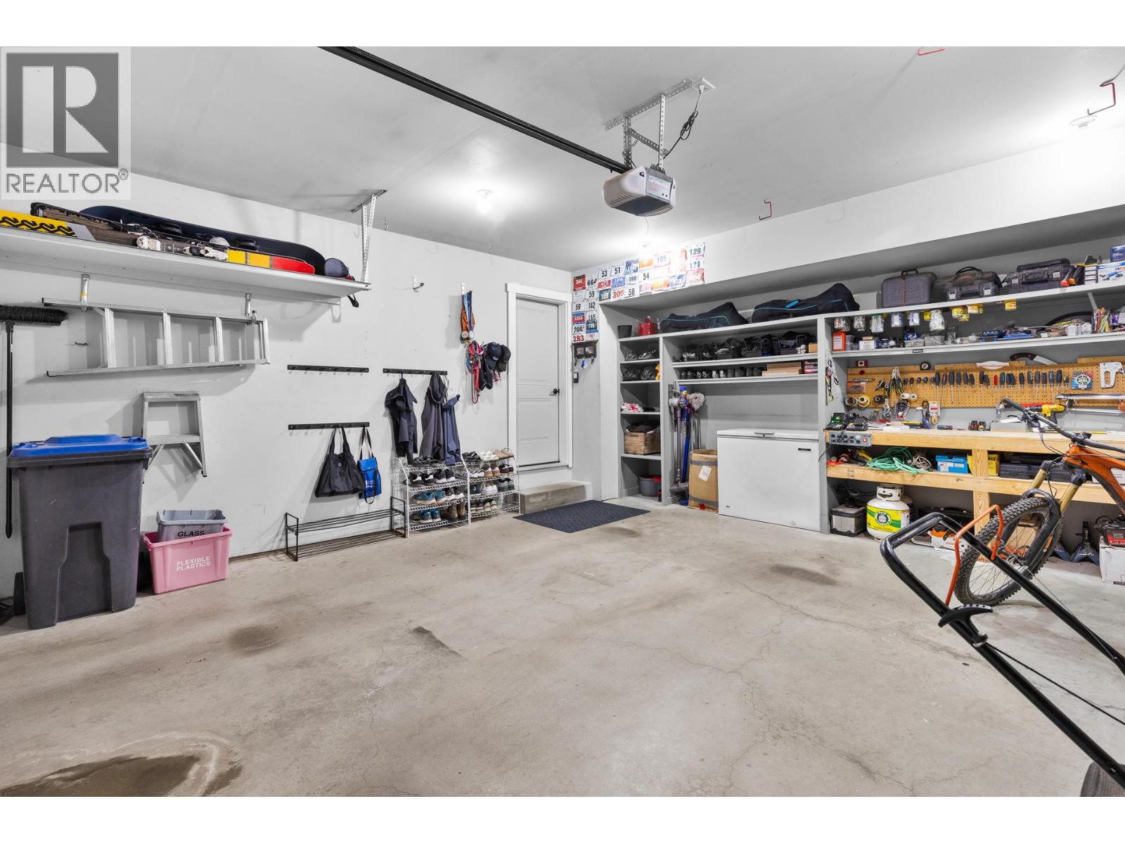 905 Paret Crescent, Kelowna, British Columbia  V1W 4X8 - Photo 32 - 10402275