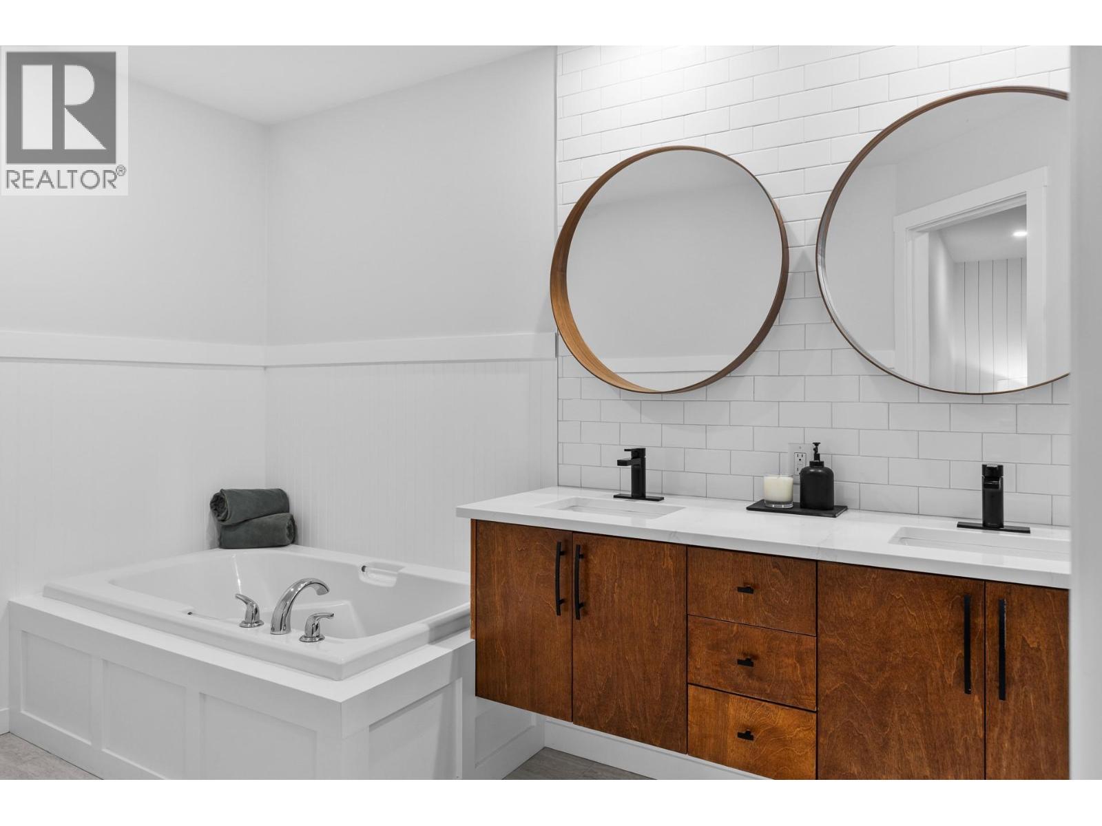 905 Paret Crescent, Kelowna, British Columbia  V1W 4X8 - Photo 45 - 10402275