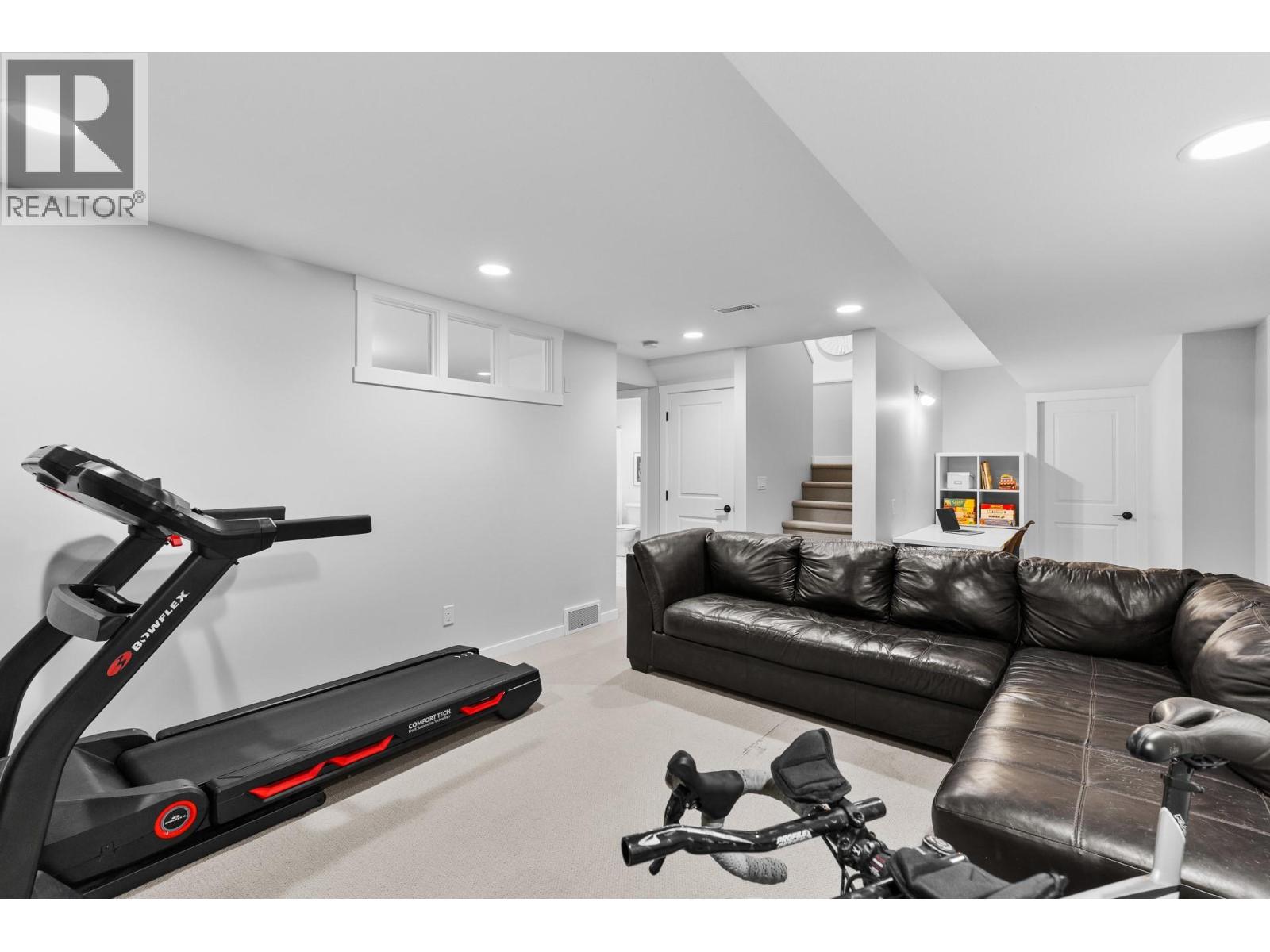 905 Paret Crescent, Kelowna, British Columbia  V1W 4X8 - Photo 49 - 10402275