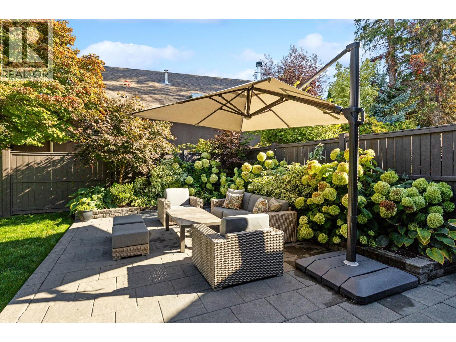 905 Paret Crescent, Kelowna, British Columbia  V1W 4X8 - Photo 8 - 10402275