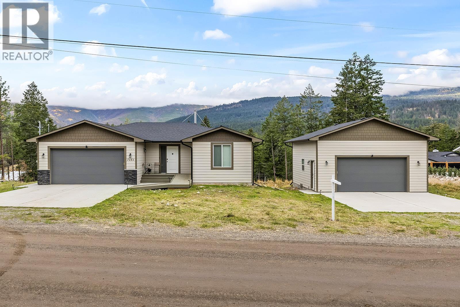 7151 Dunwaters Road, Kelowna, British Columbia  V1Z 3W5 - Photo 1 - 10402675