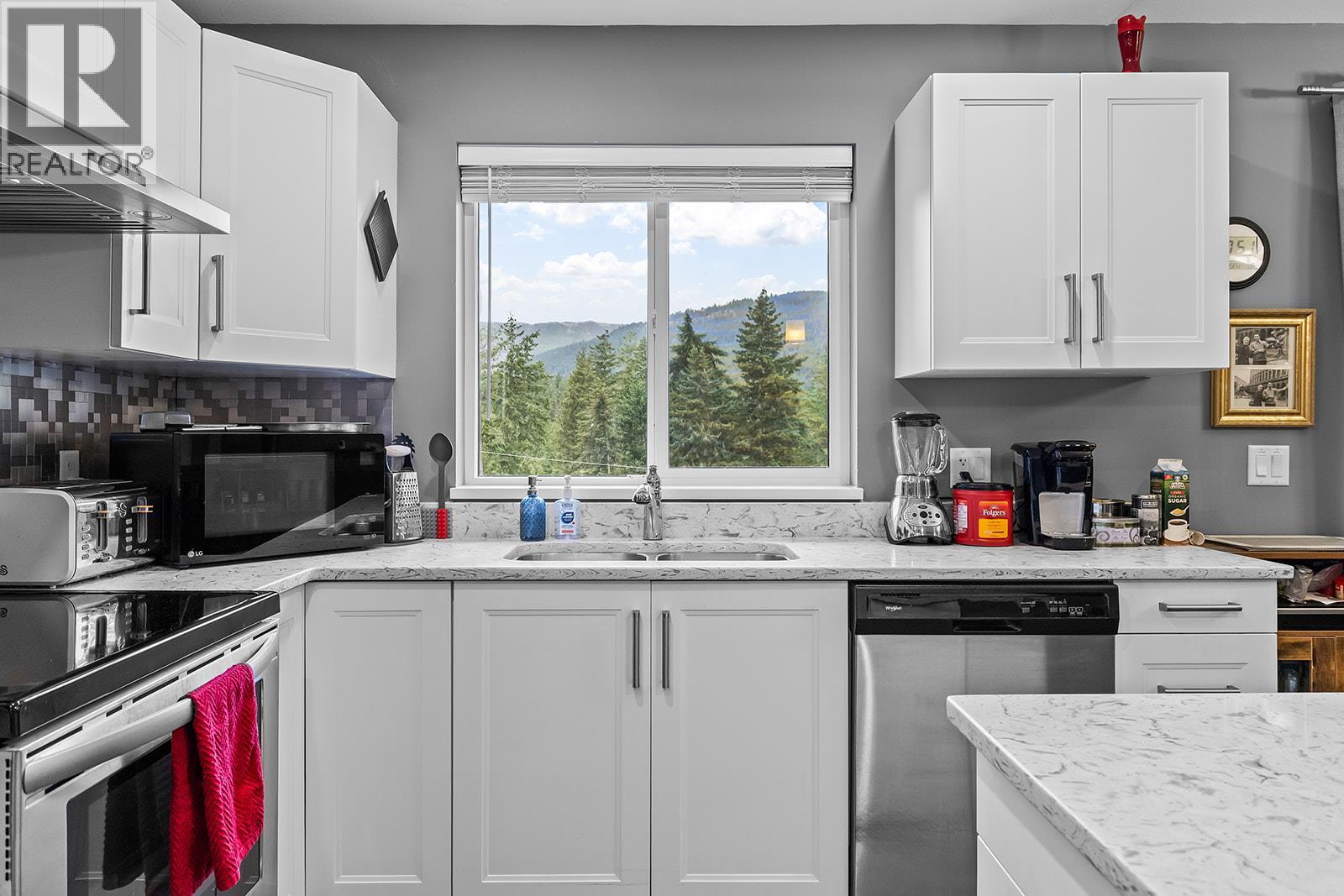 7151 Dunwaters Road, Kelowna, British Columbia  V1Z 3W5 - Photo 12 - 10402675