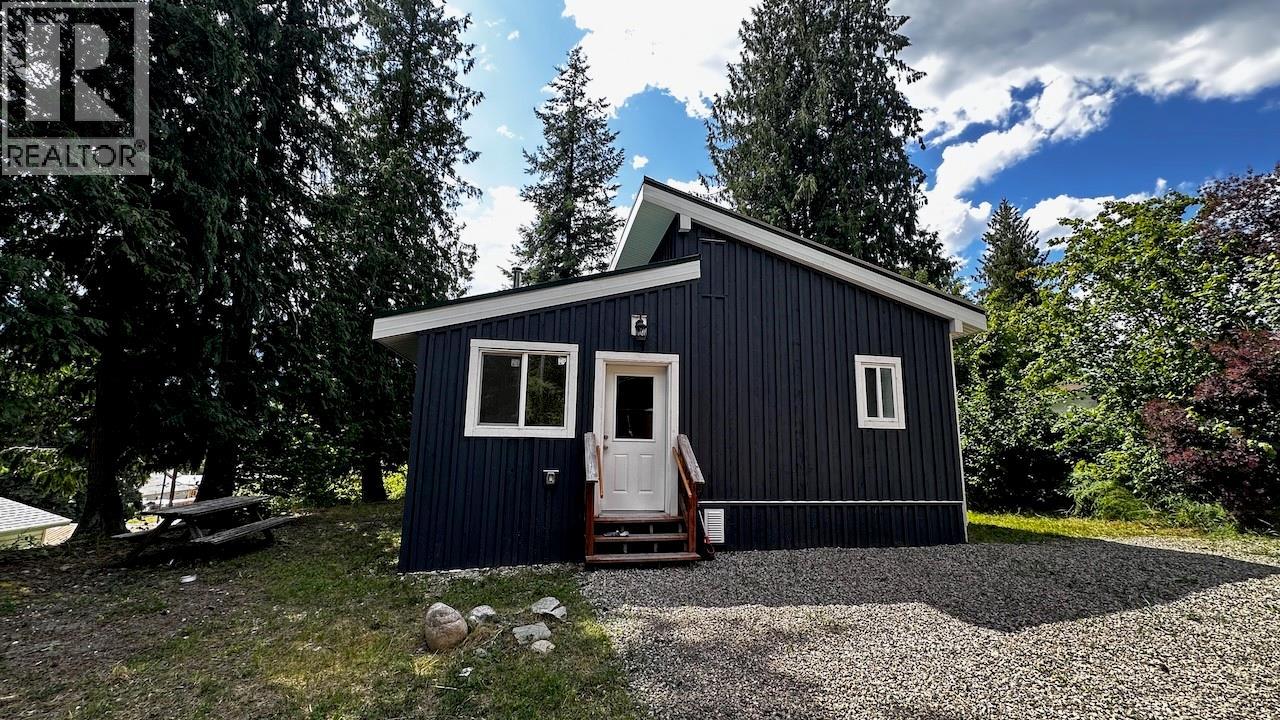 811 Victoria Street, New Denver, British Columbia  V0G 1S0 - Photo 10 - 10402645