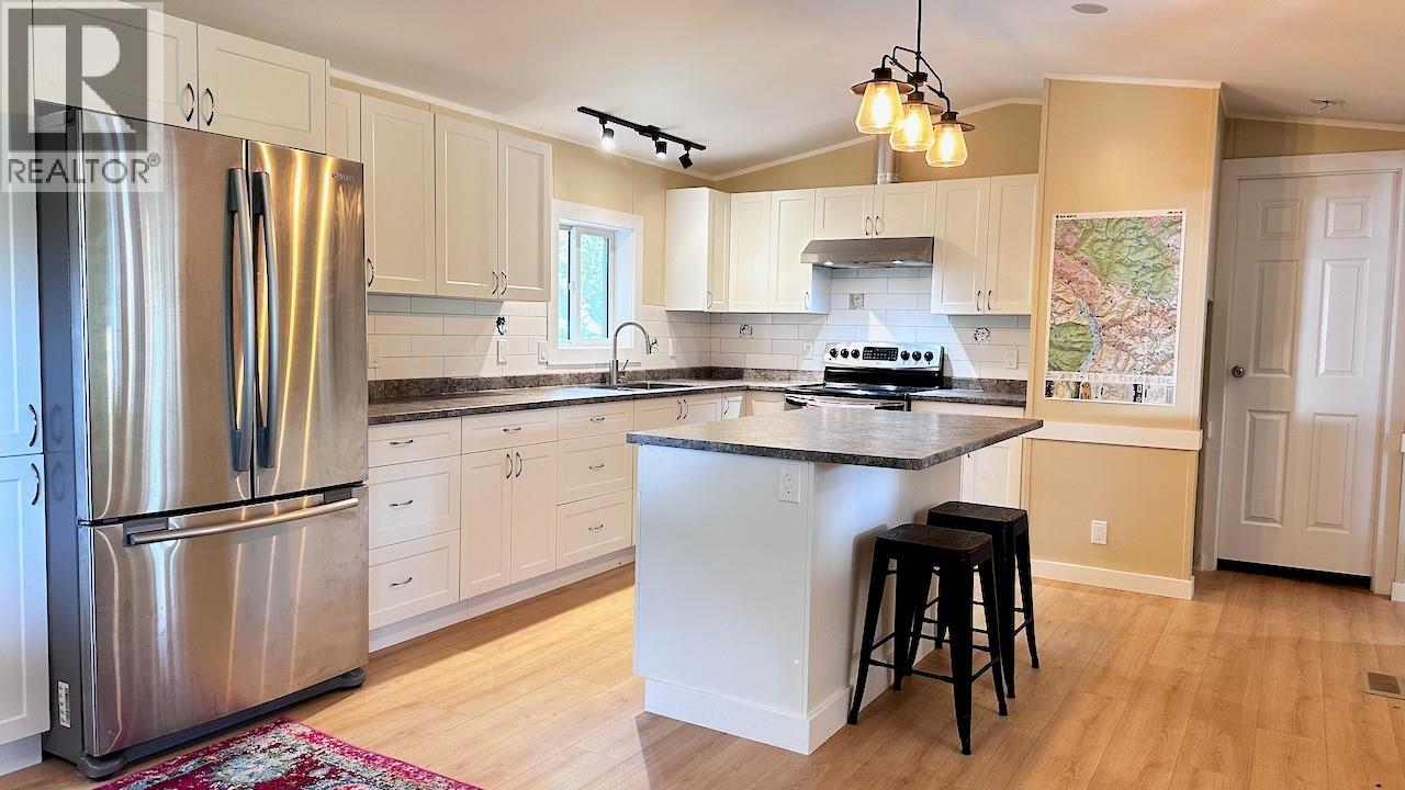 811 Victoria Street, New Denver, British Columbia  V0G 1S0 - Photo 11 - 10402645