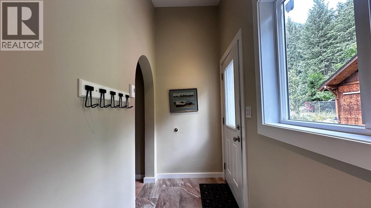 811 Victoria Street, New Denver, British Columbia  V0G 1S0 - Photo 12 - 10402645