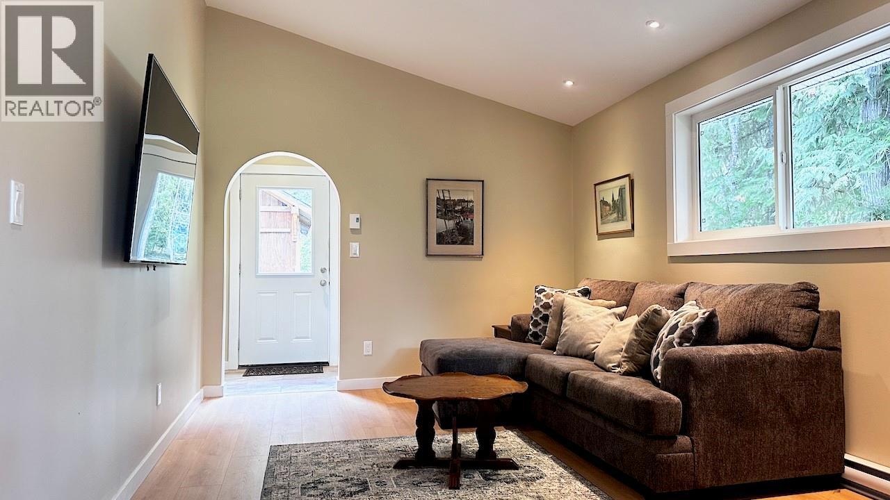 811 Victoria Street, New Denver, British Columbia  V0G 1S0 - Photo 13 - 10402645