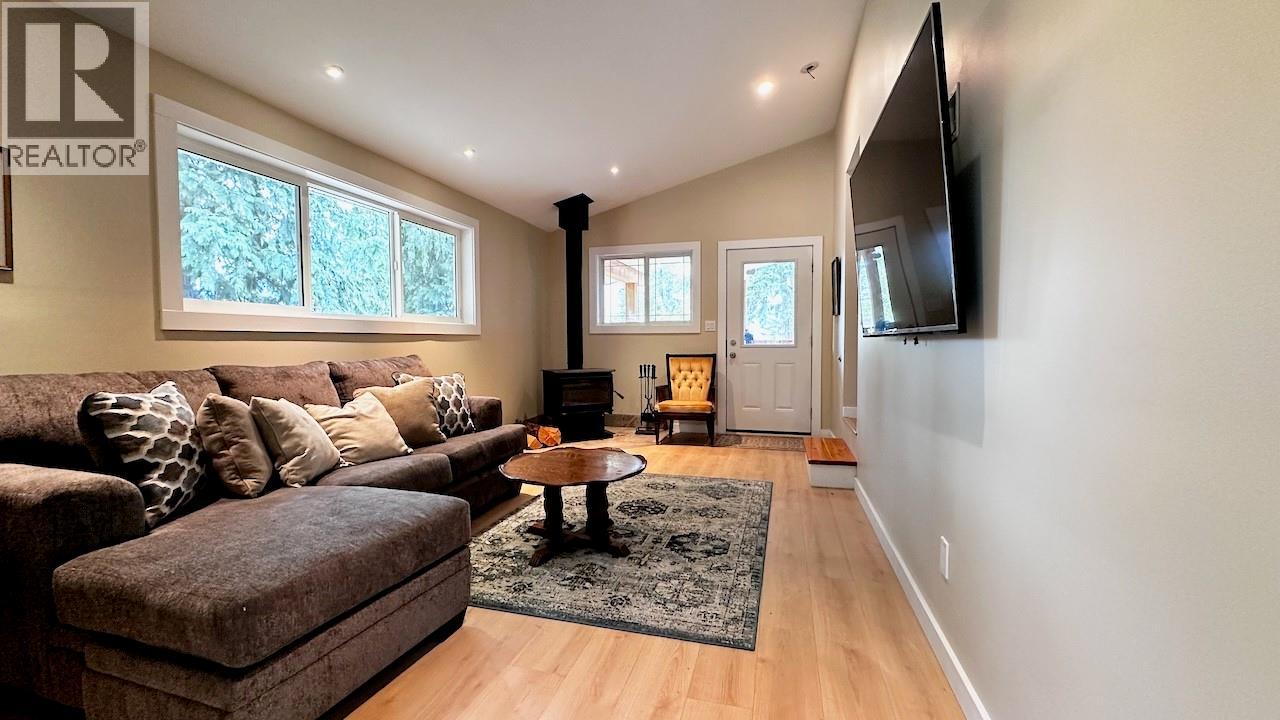 811 Victoria Street, New Denver, British Columbia  V0G 1S0 - Photo 18 - 10402645