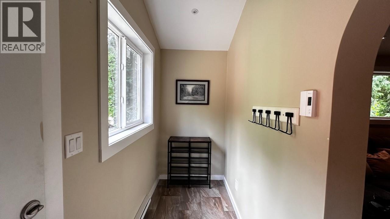 811 Victoria Street, New Denver, British Columbia  V0G 1S0 - Photo 9 - 10402645