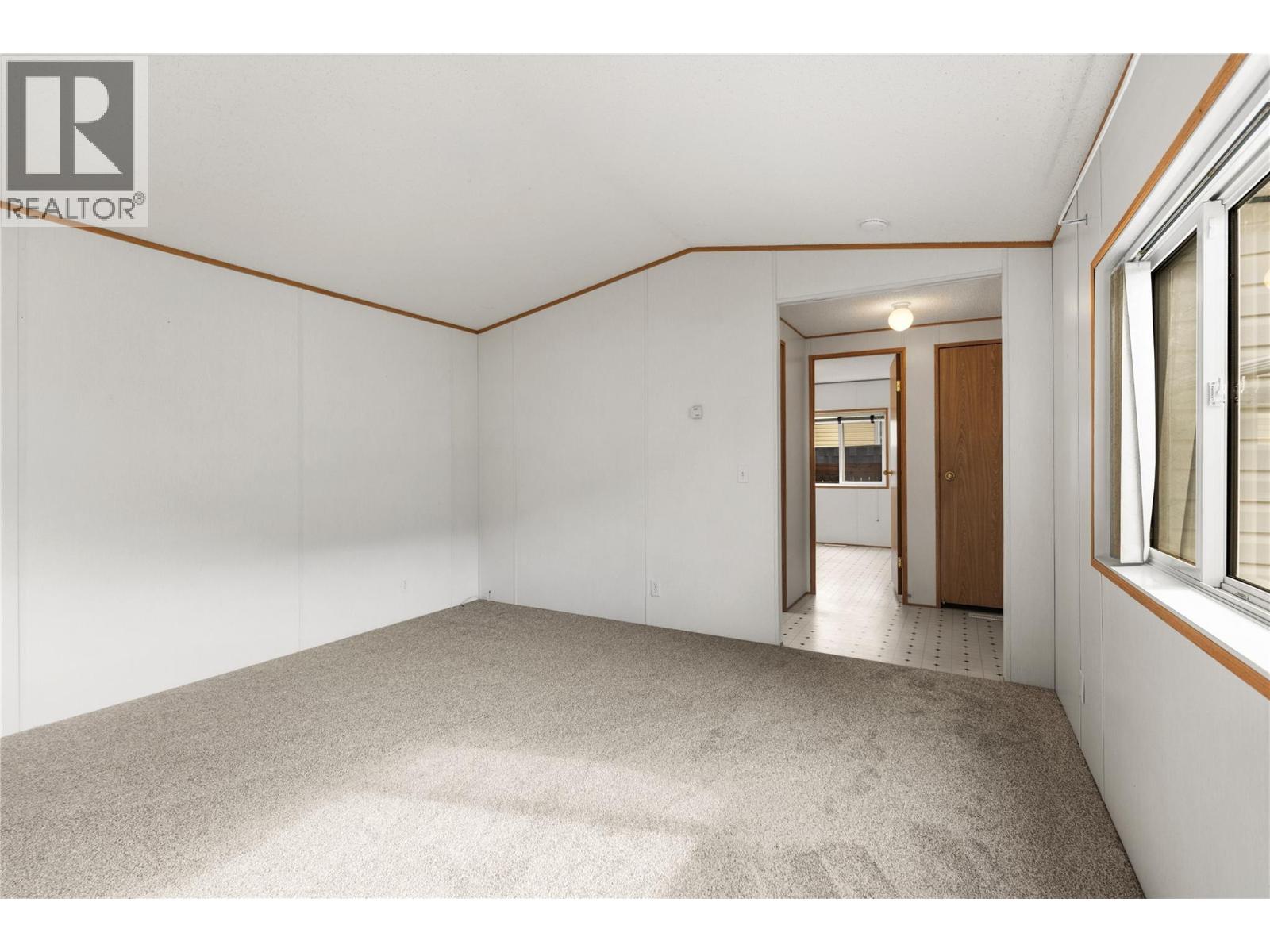 5694 97 Highway, Falkland, British Columbia  V0E 1W0 - Photo 11 - 10402786