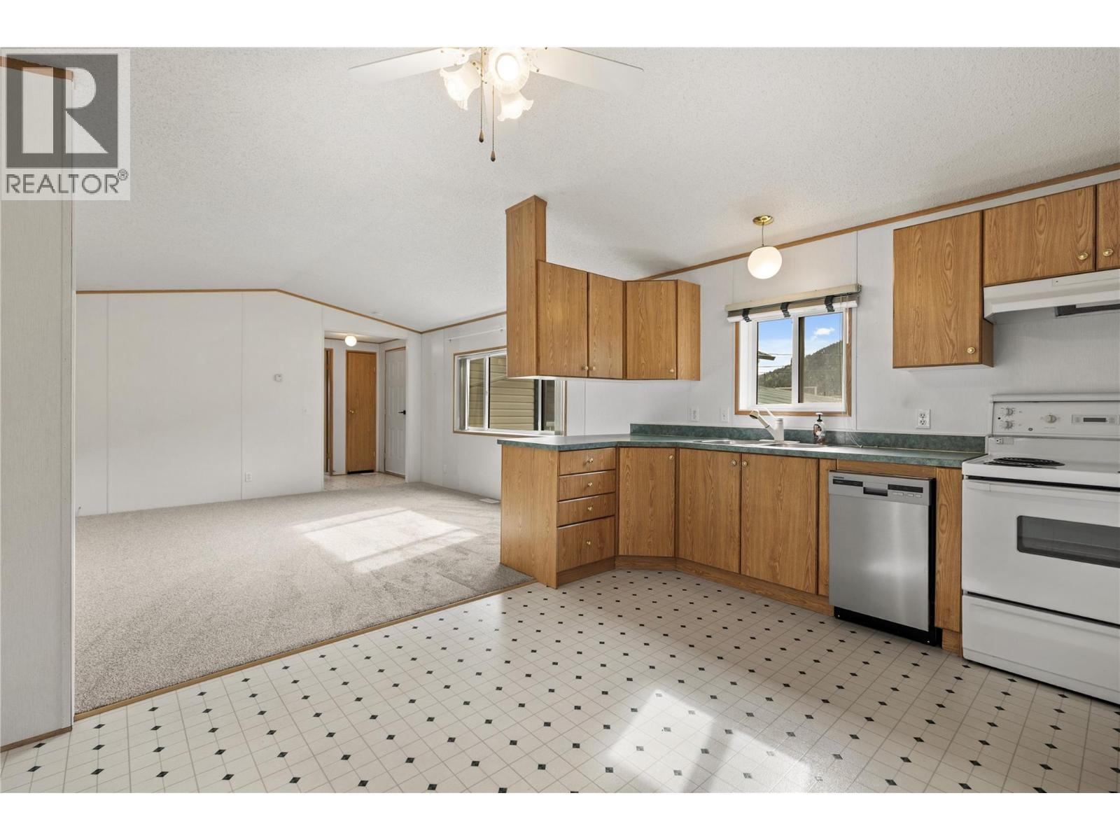 5694 97 Highway, Falkland, British Columbia  V0E 1W0 - Photo 13 - 10402786