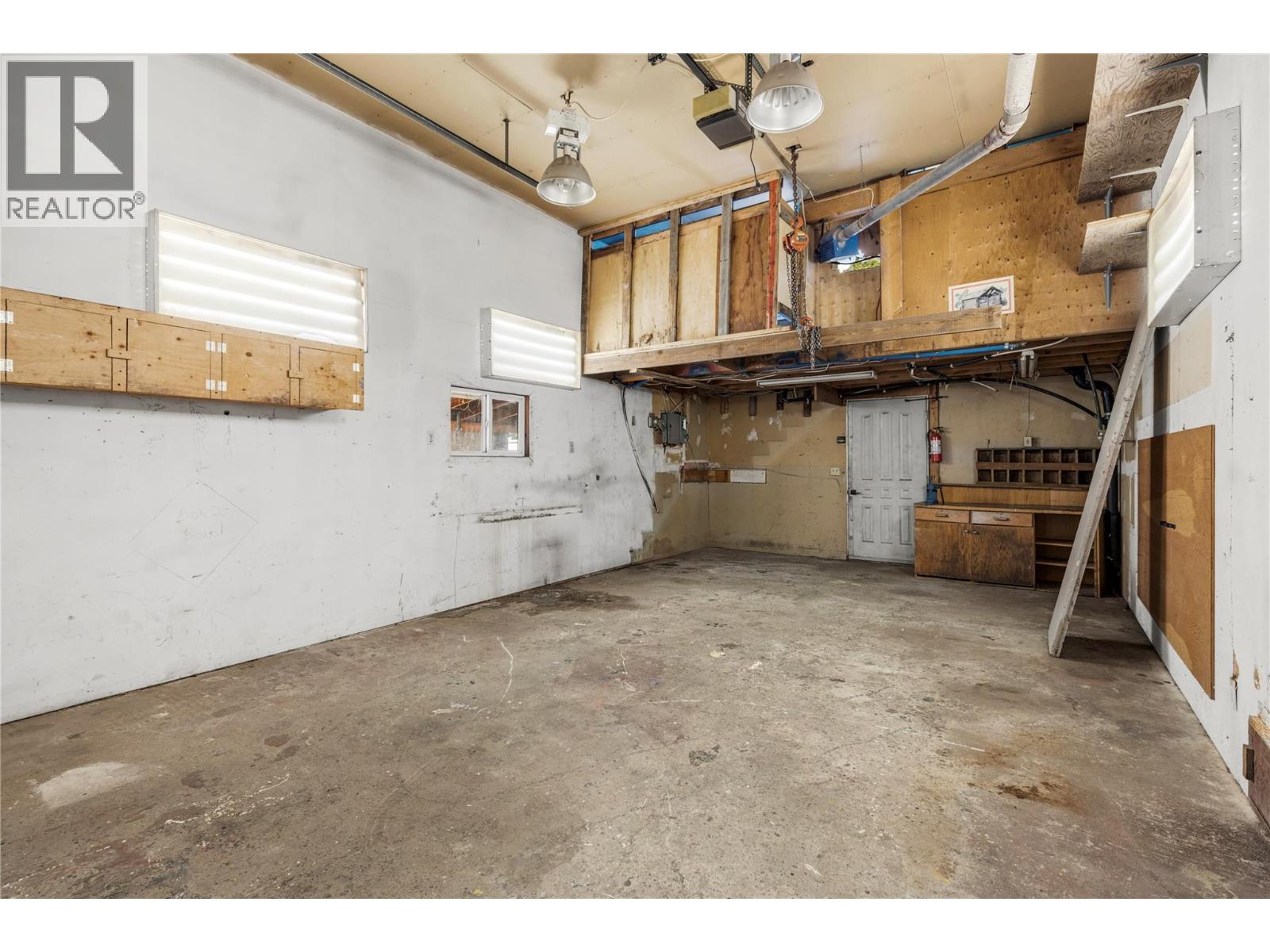5694 97 Highway, Falkland, British Columbia  V0E 1W0 - Photo 24 - 10402786