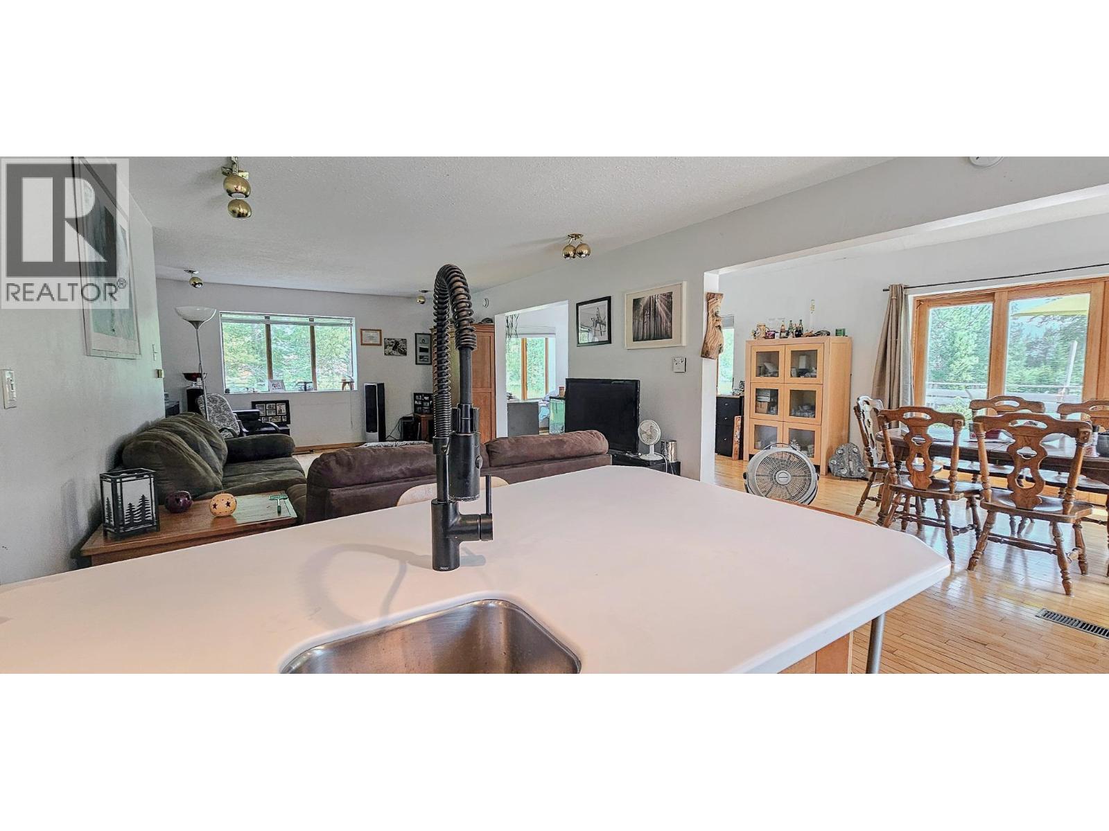 3560 Island Pond Road, Skookumchuck, British Columbia  V0B 2E0 - Photo 12 - 10402688