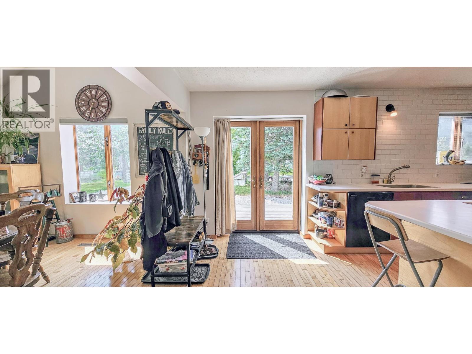 3560 Island Pond Road, Skookumchuck, British Columbia  V0B 2E0 - Photo 4 - 10402688