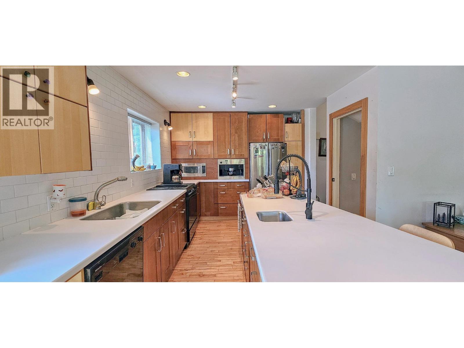 3560 Island Pond Road, Skookumchuck, British Columbia  V0B 2E0 - Photo 6 - 10402688