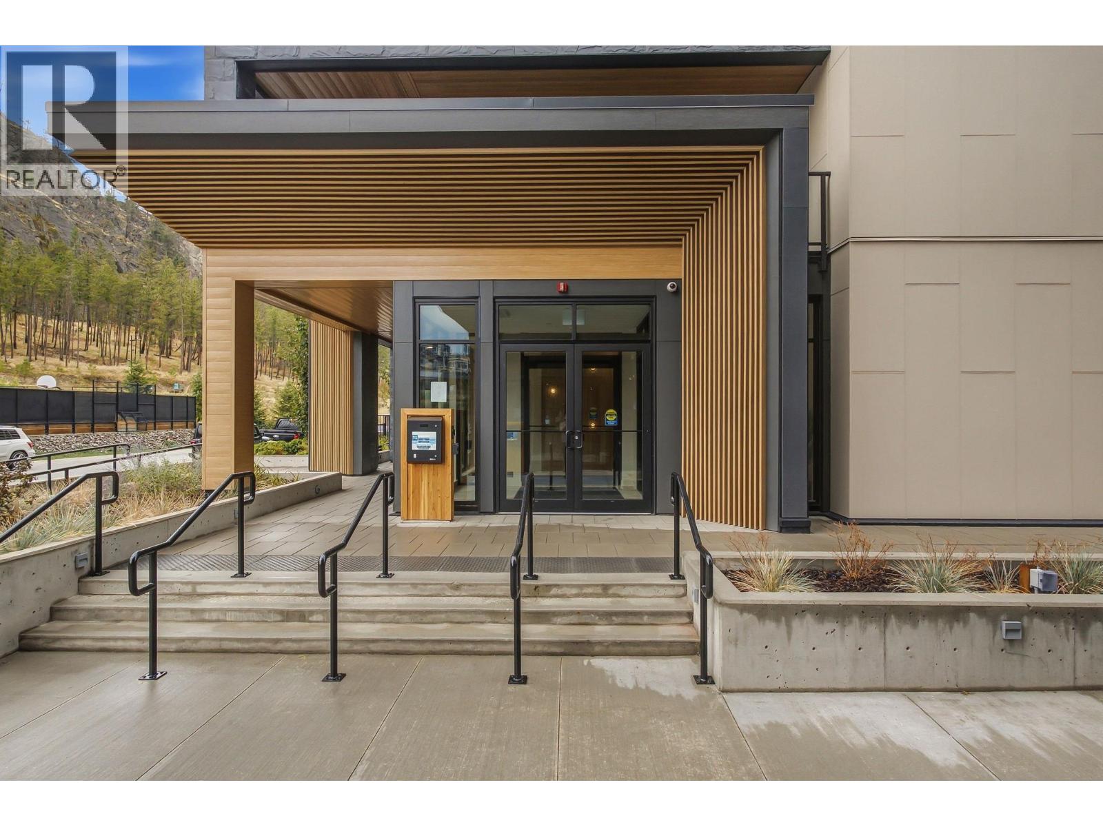 9652 Benchland Drive Unit# 404, Lake Country, British Columbia  V4V 0A4 - Photo 2 - 10402574