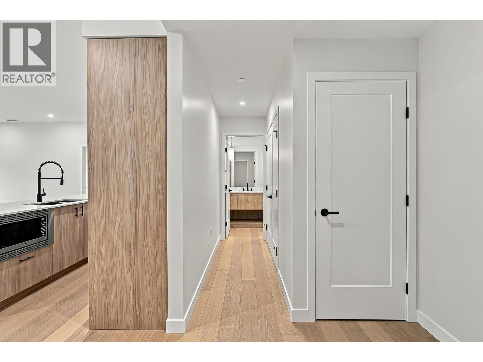 9652 Benchland Drive Unit# 404, Lake Country, British Columbia  V4V 0A4 - Photo 8 - 10402574