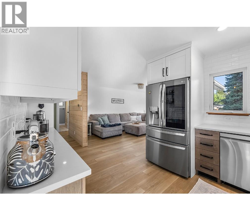 411 12th Street S, Cranbrook, British Columbia  V1C 1W3 - Photo 3 - 10402818