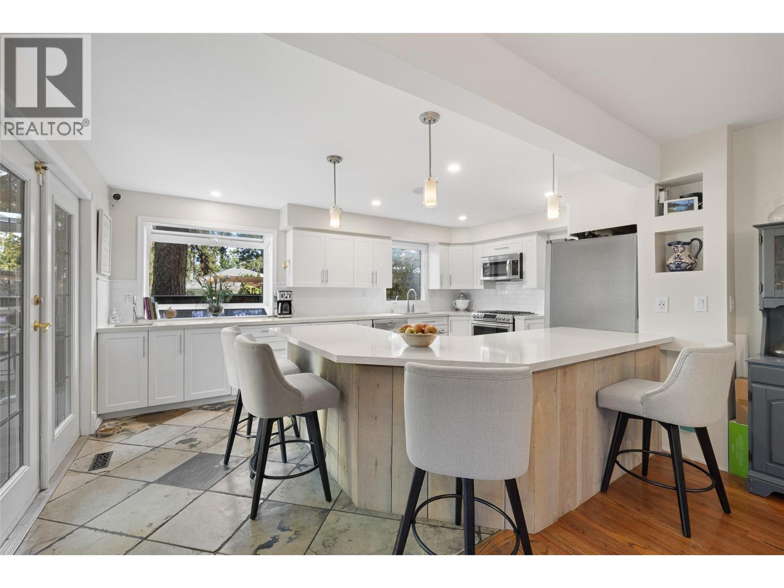 1988 Abel Street, West Kelowna, British Columbia  V1Z 3C9 - Photo 4 - 10402578