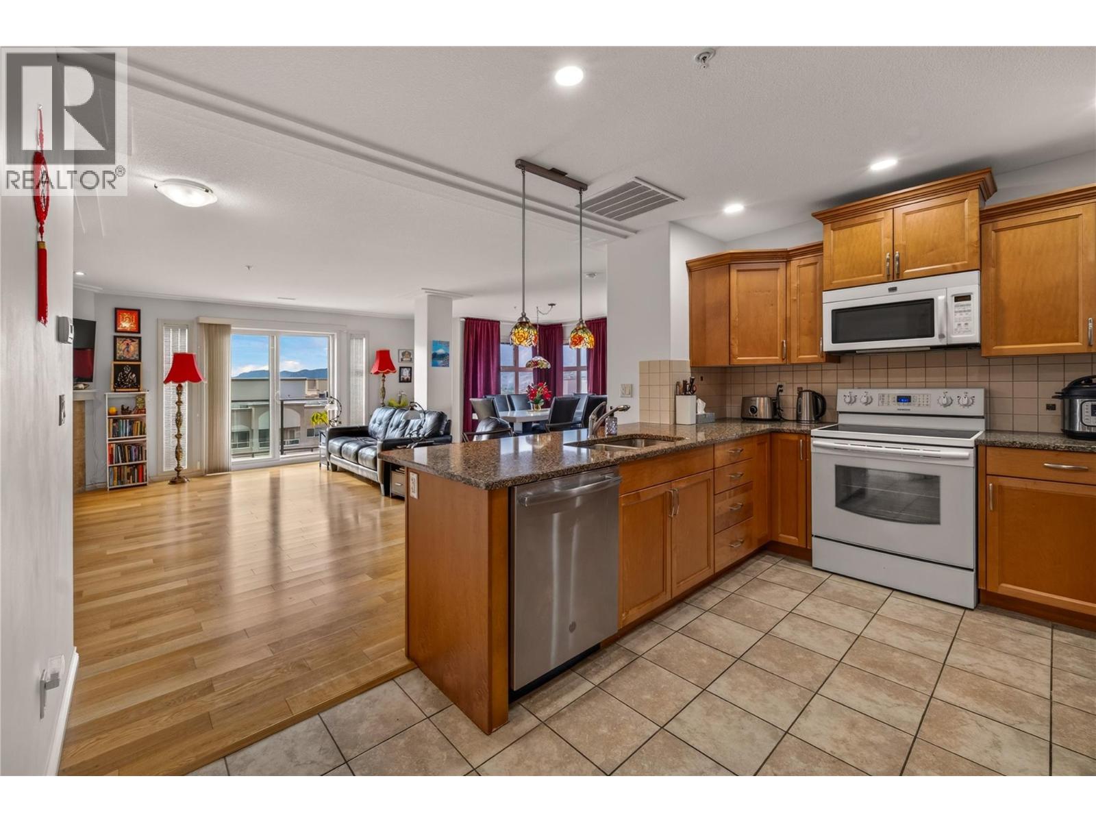 2125 Atkinson Street Unit# 1003, Penticton, British Columbia  V2A 9E6 - Photo 2 - 10402823