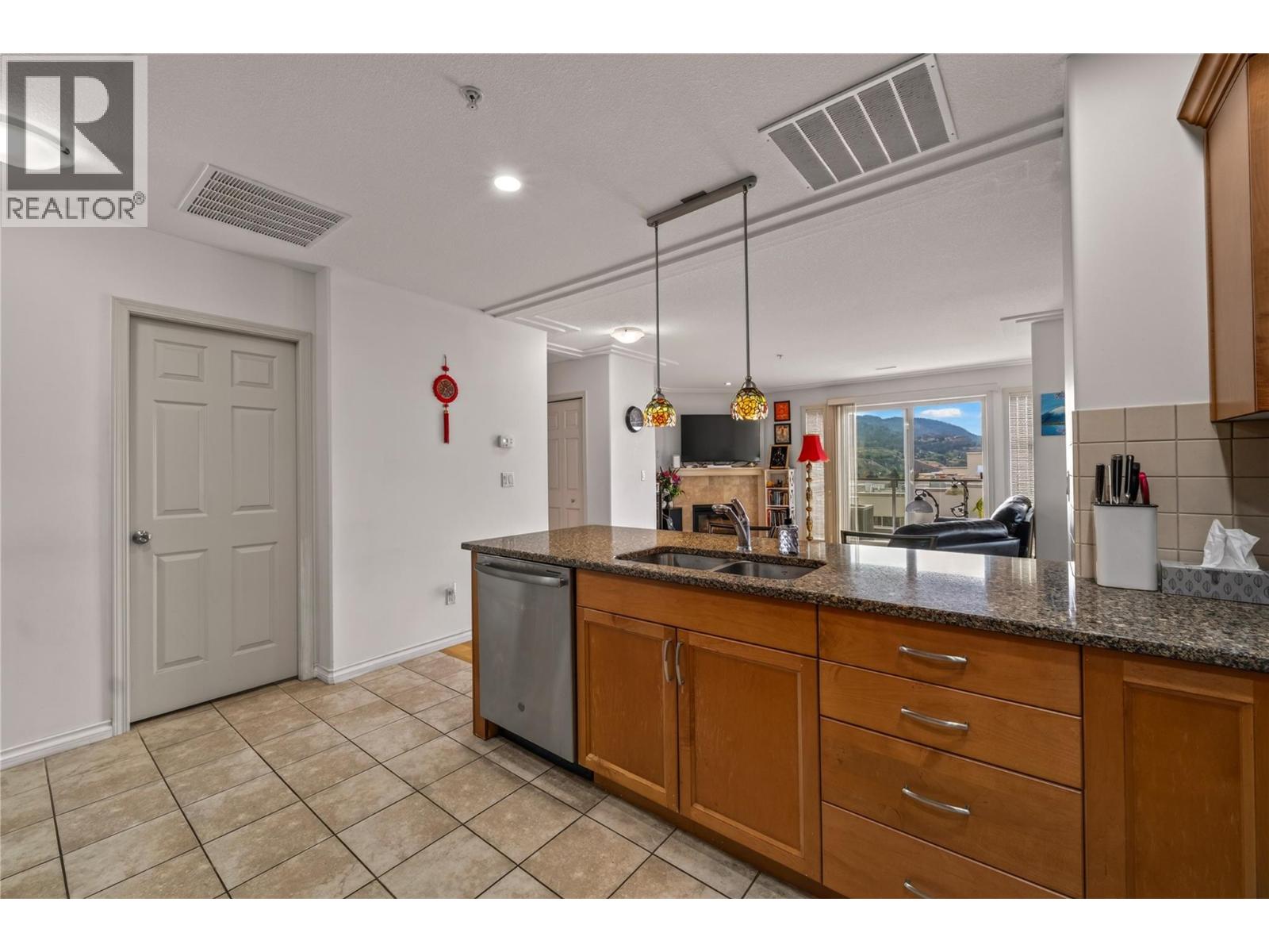 2125 Atkinson Street Unit# 1003, Penticton, British Columbia  V2A 9E6 - Photo 3 - 10402823