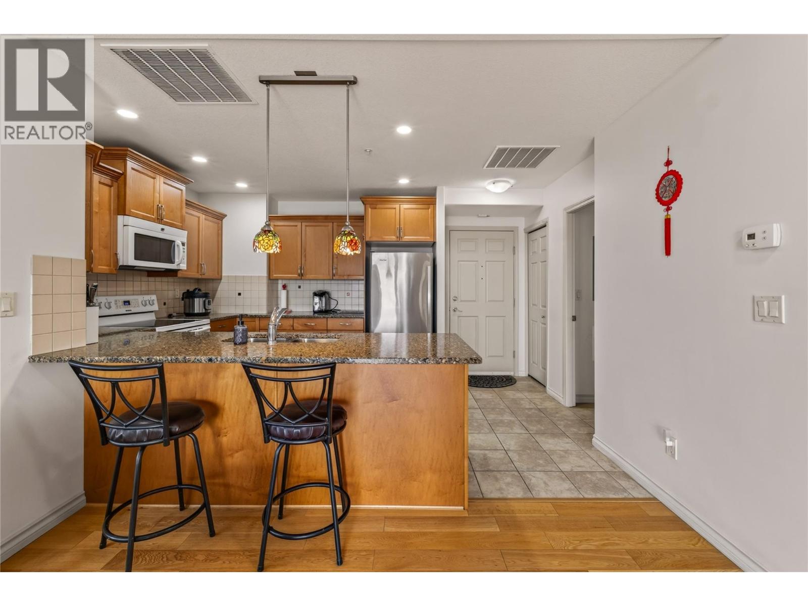 2125 Atkinson Street Unit# 1003, Penticton, British Columbia  V2A 9E6 - Photo 5 - 10402823