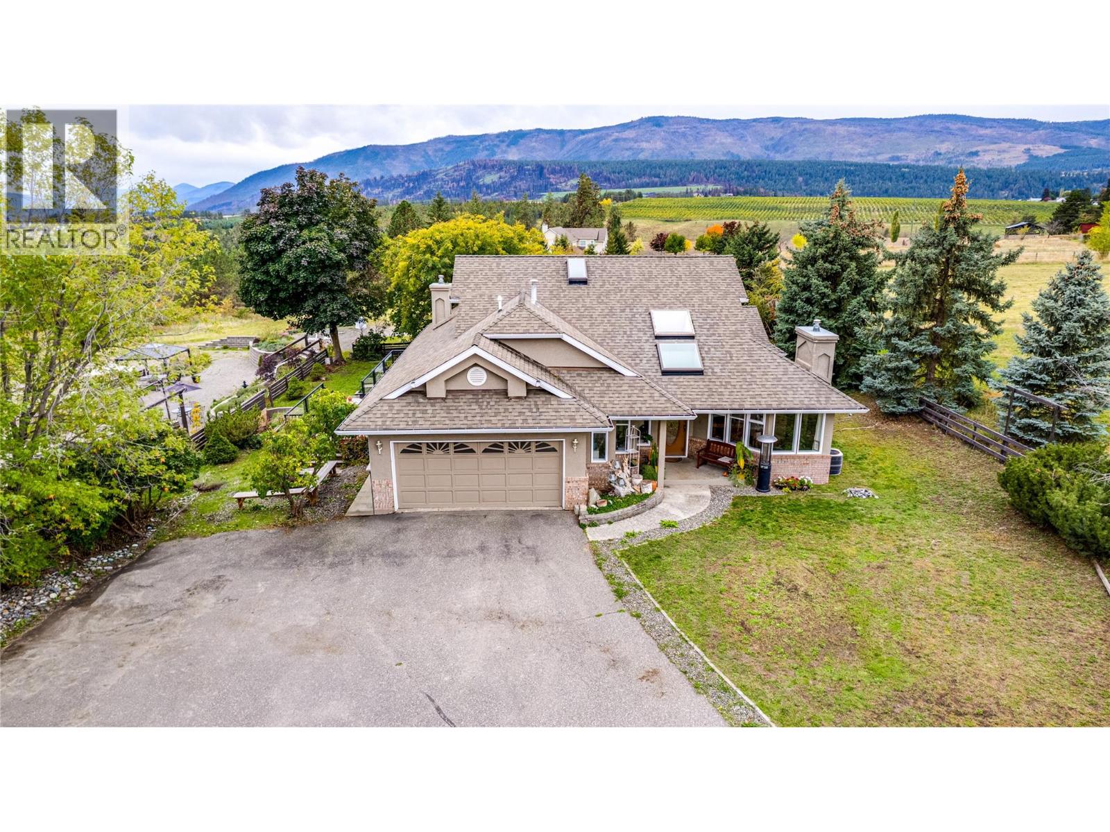 4671 Grandview Flats Road S, Spallumcheen, British Columbia  V4Y 0P6 - Photo 2 - 10397997
