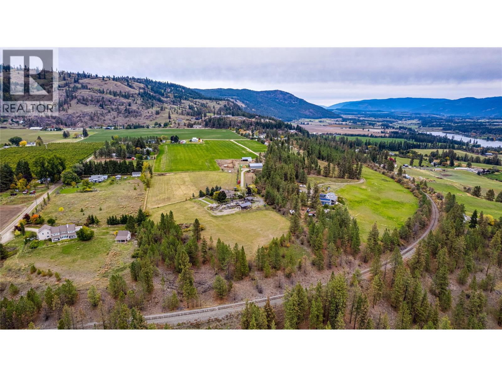 4671 Grandview Flats Road S, Spallumcheen, British Columbia  V4Y 0P6 - Photo 5 - 10397997