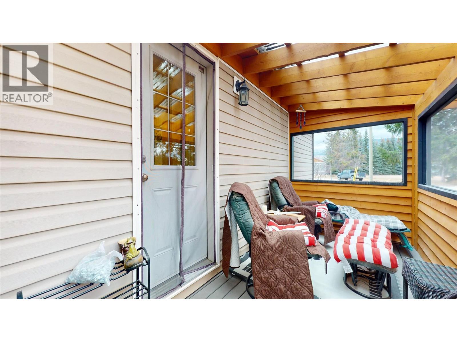 4747 Willow Avenue, Canal Flats, British Columbia  V0B 1B0 - Photo 3 - 10402734