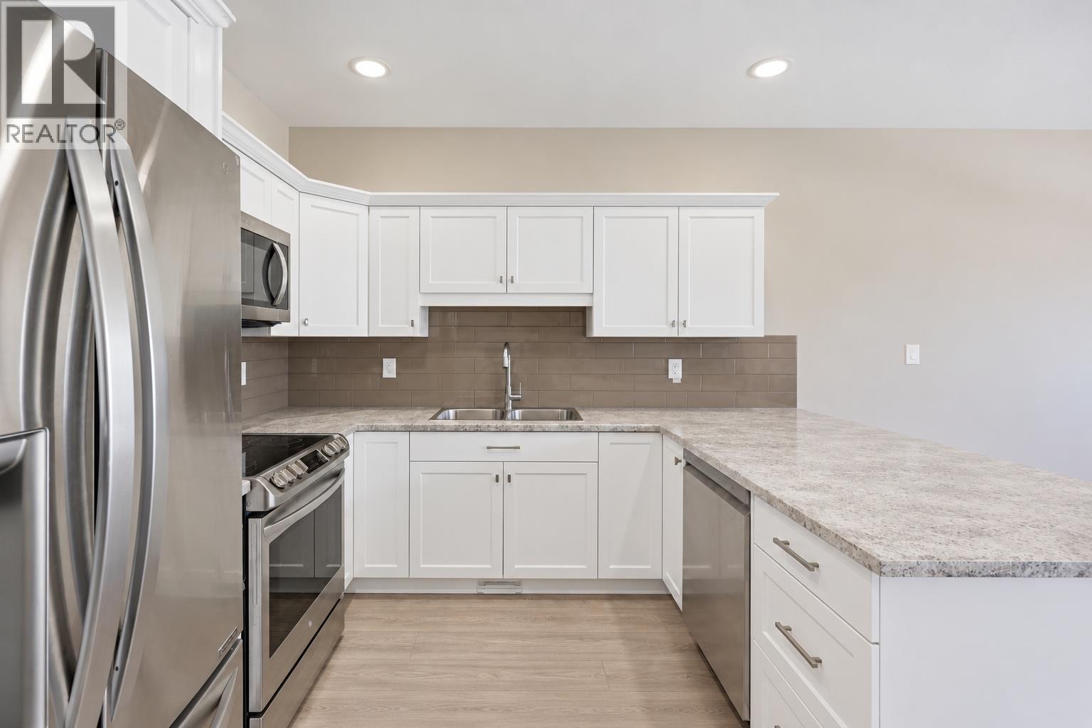 2352 Bossert Avenue, Kamloops, British Columbia  V2B 4V6 - Photo 2 - 10402683