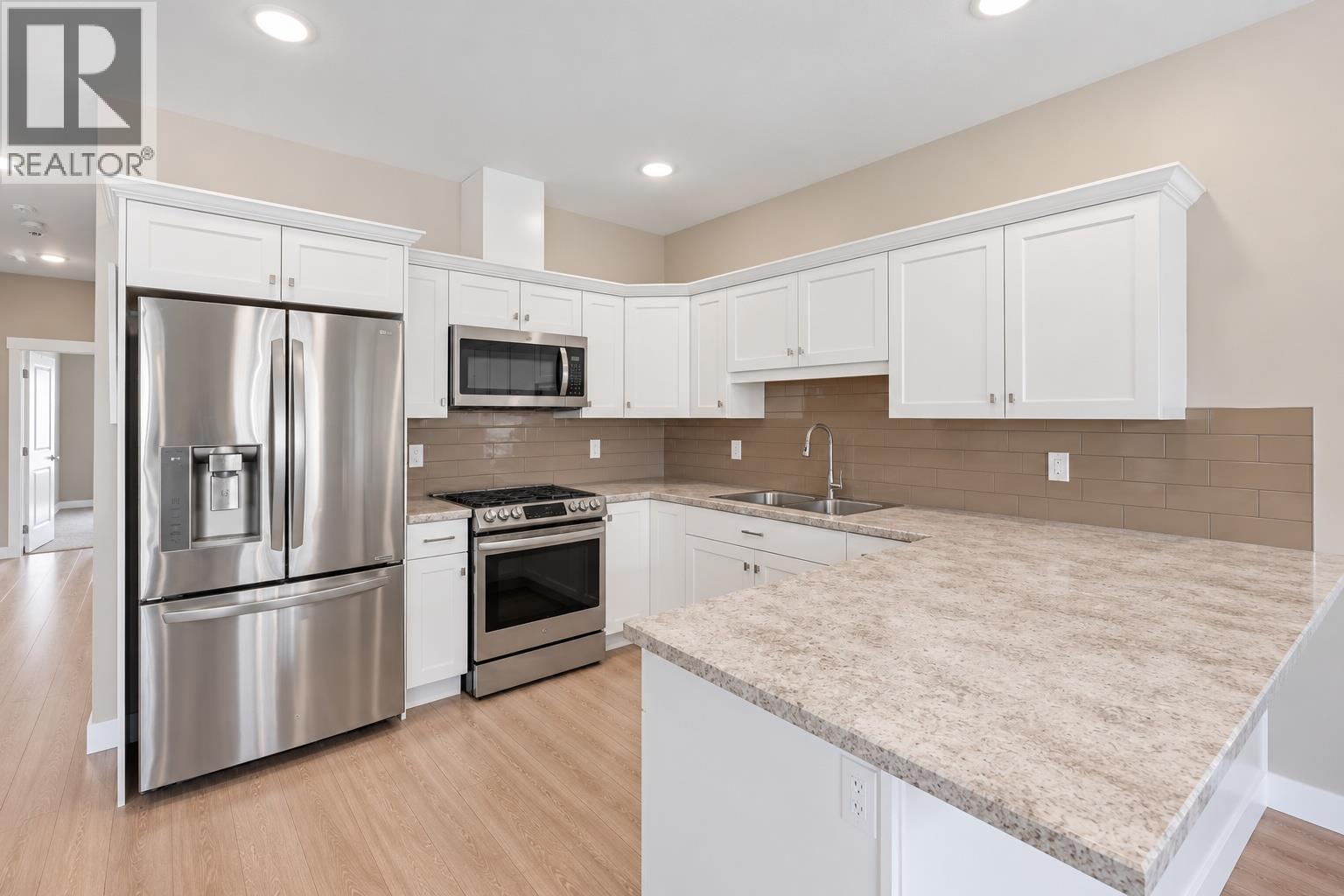 2352 Bossert Avenue, Kamloops, British Columbia  V2B 4V6 - Photo 3 - 10402683