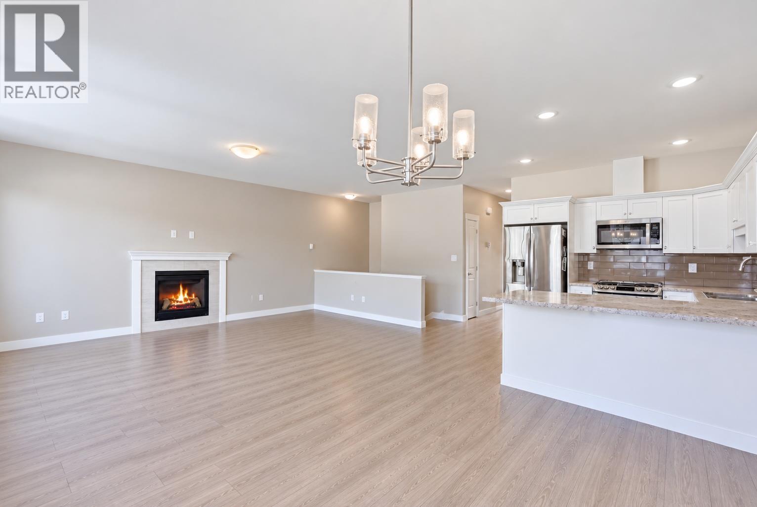 2352 Bossert Avenue, Kamloops, British Columbia  V2B 4V6 - Photo 4 - 10402683