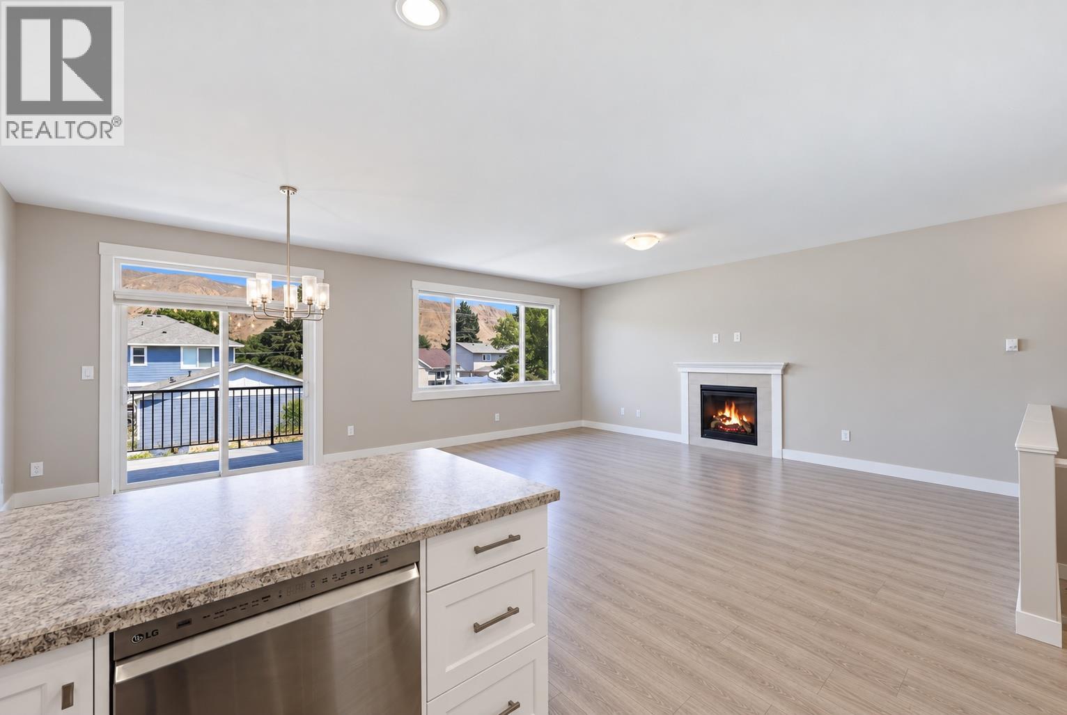 2352 Bossert Avenue, Kamloops, British Columbia  V2B 4V6 - Photo 8 - 10402683
