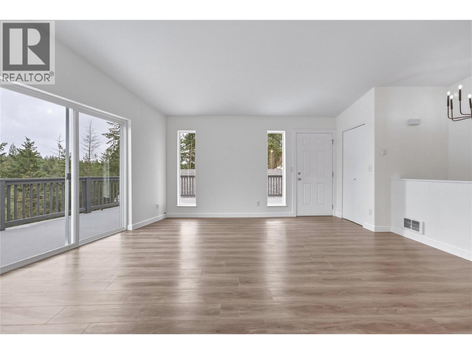 10824 Westshore Road, Vernon, British Columbia  V1H 2C3 - Photo 4 - 10402745