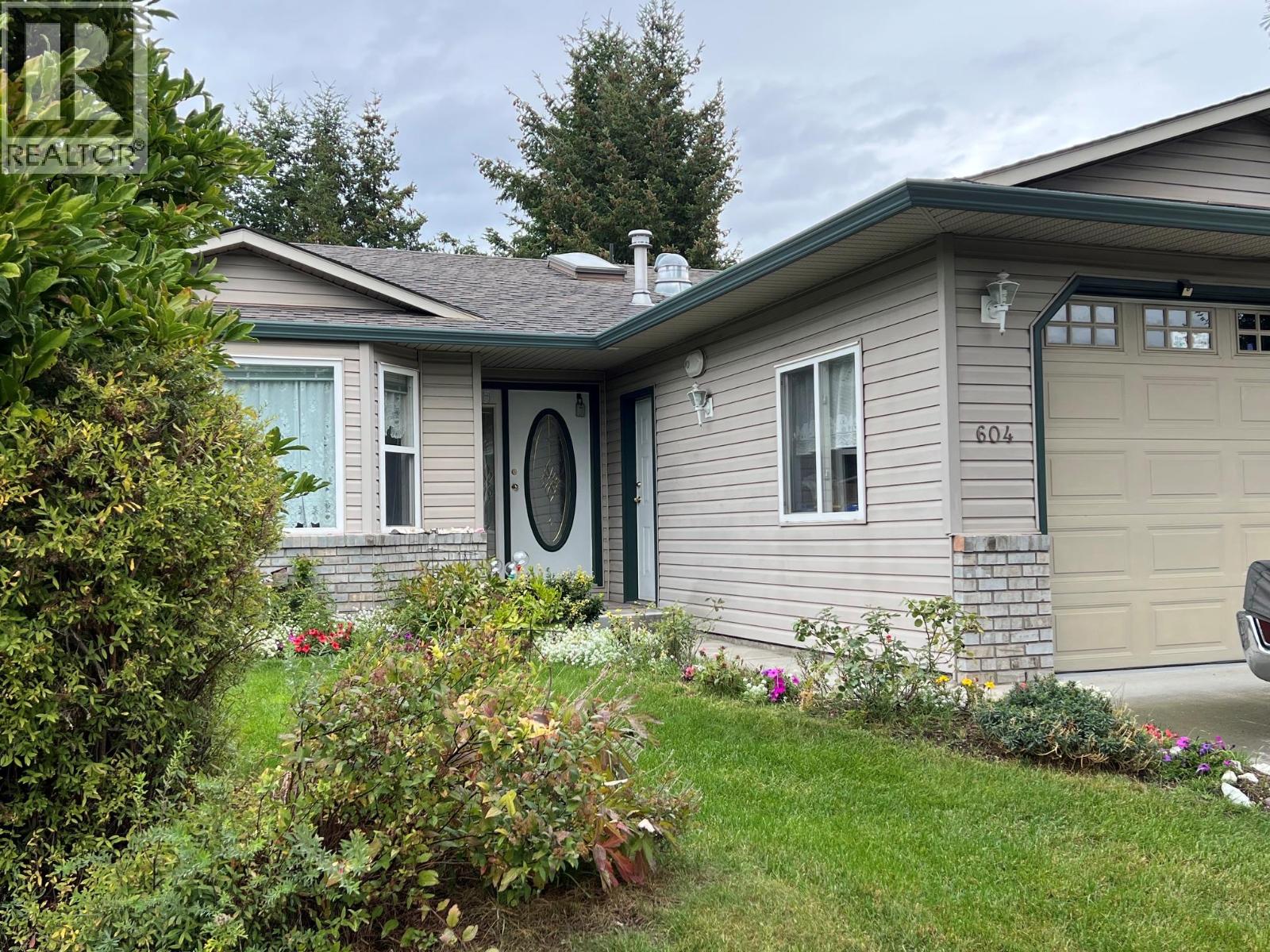 604 6th Avenue, Vernon, British Columbia  V1H 1Z1 - Photo 2 - 10401622