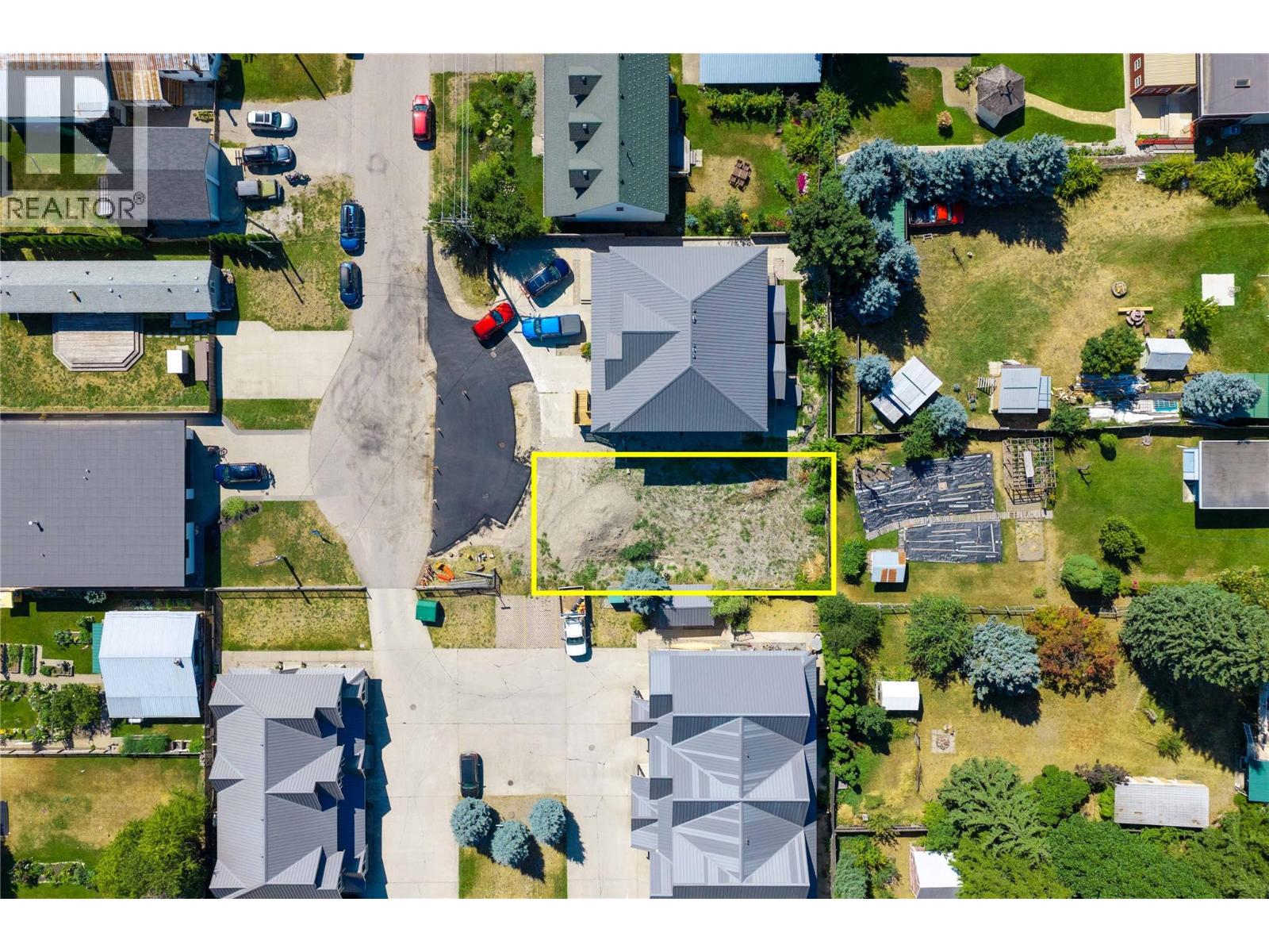 701 Center Street, Revelstoke, British Columbia  V0E 2S0 - Photo 1 - 10400449