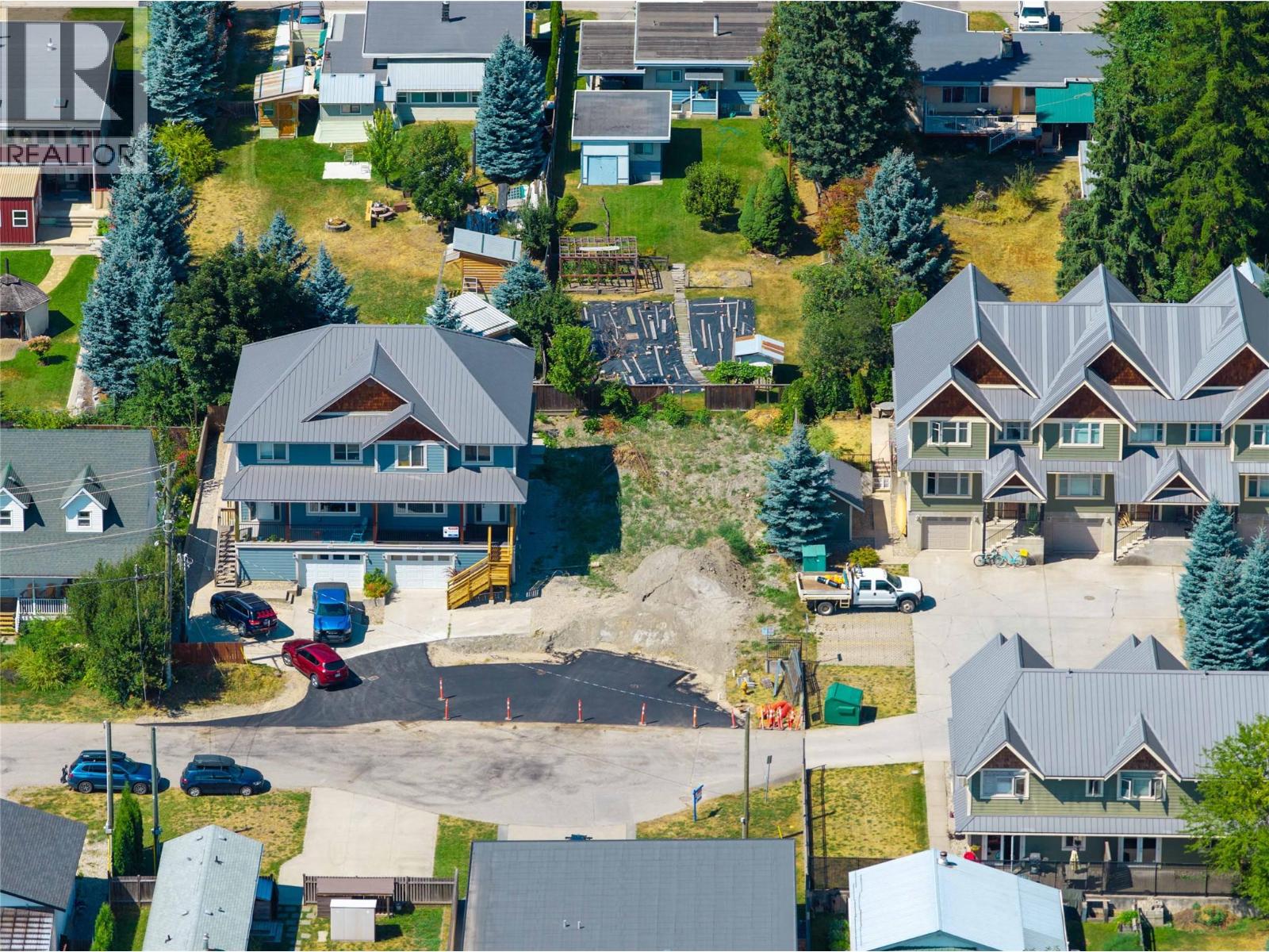 701 Center Street, Revelstoke, British Columbia  V0E 2S0 - Photo 2 - 10400449