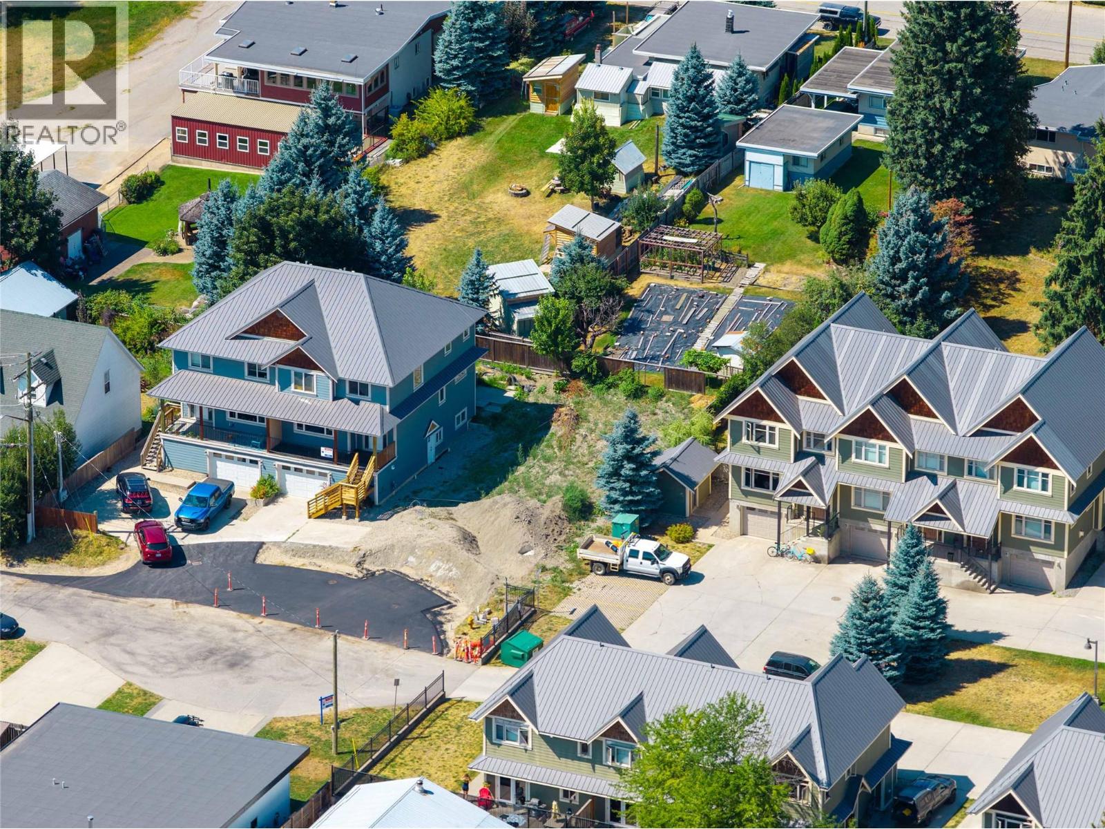 701 Center Street, Revelstoke, British Columbia  V0E 2S0 - Photo 3 - 10400449