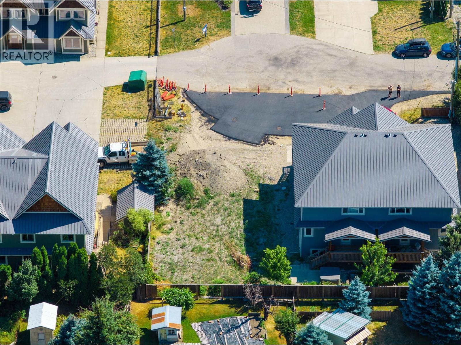 701 Center Street, Revelstoke, British Columbia  V0E 2S0 - Photo 4 - 10400449