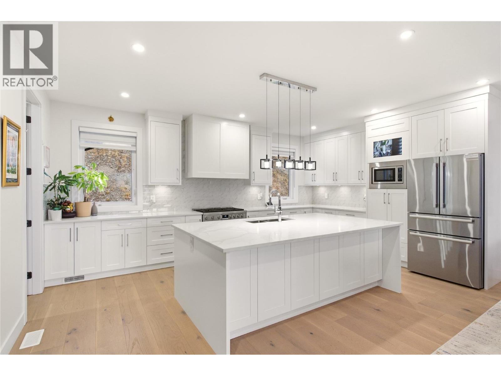 647 Deans Drive, Kelowna, British Columbia  V1P 1A1 - Photo 4 - 10402400