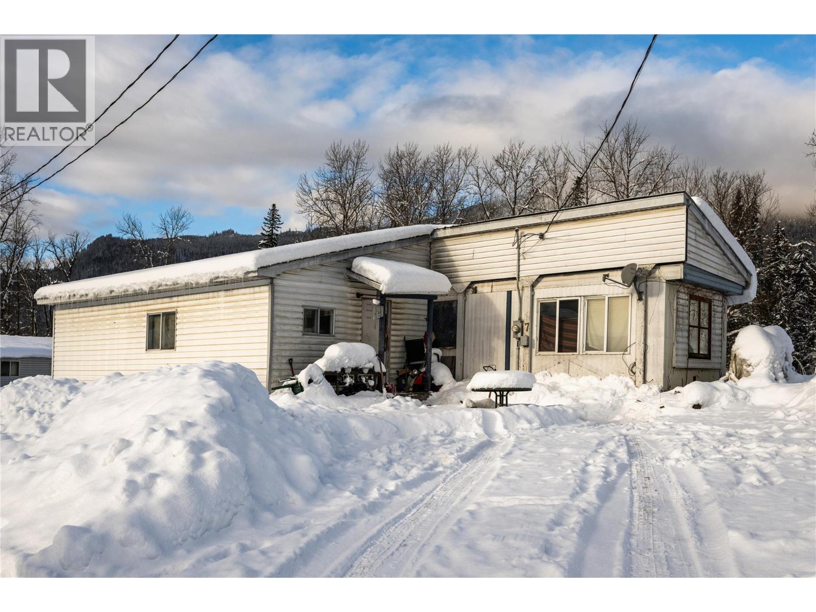 3643 Malakwa Road, Malakwa, British Columbia  V0E 2J0 - Photo 10 - 10402898