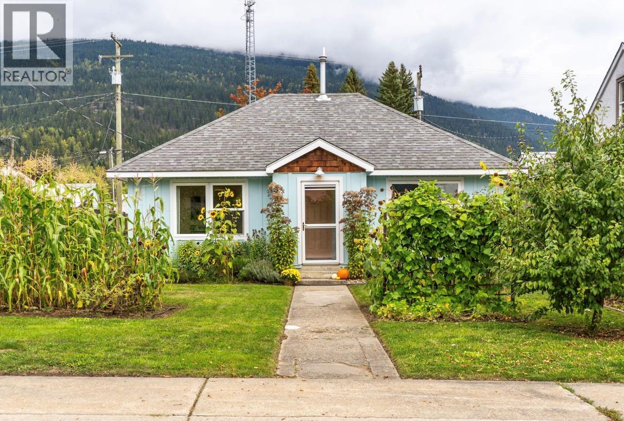 500 Sixth Street E, Revelstoke, British Columbia  V0E 2S0 - Photo 1 - 10402806